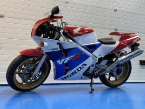 HondaVFR400_venta_vehiculos_deportivos_clasicos_