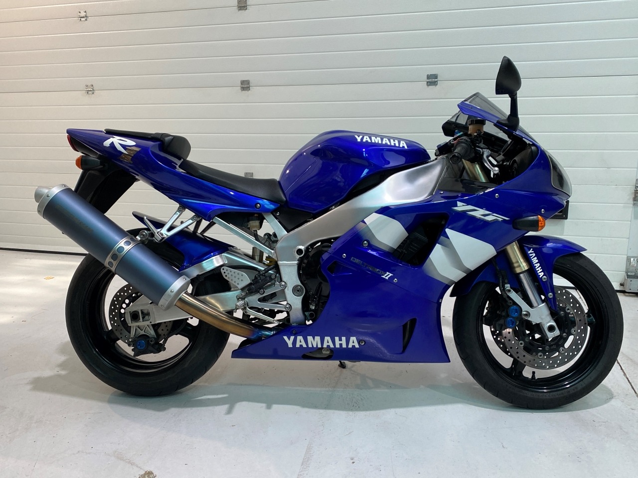 Yamaha r1 2000 hotsell